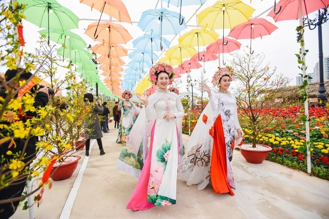 Hon 150.000 du khach tham du le hoi hoa xuan Vinhomes hinh anh 6 6_1_.jpg