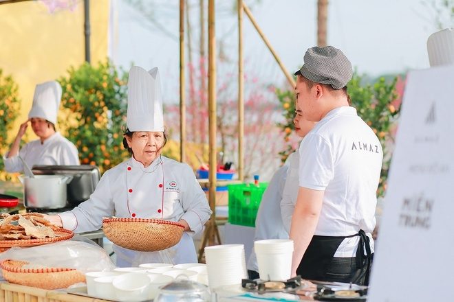 Hon 150.000 du khach tham du le hoi hoa xuan Vinhomes hinh anh 8 9_1_.jpg